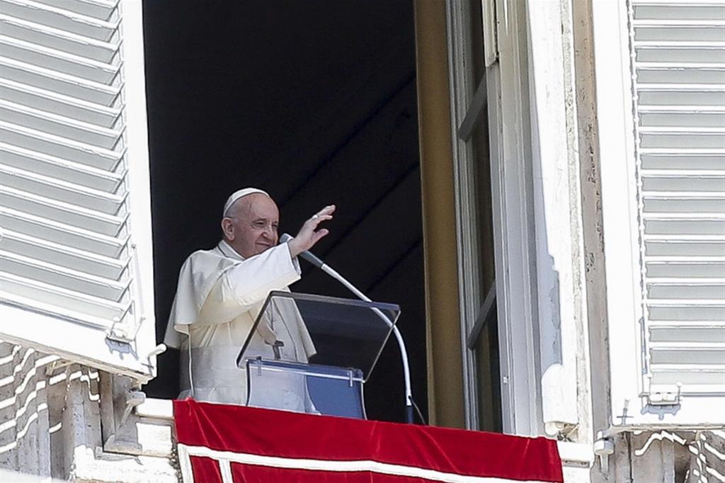 Il Papa: «Il chiacchiericcio è una peste più brutta del Covid»
