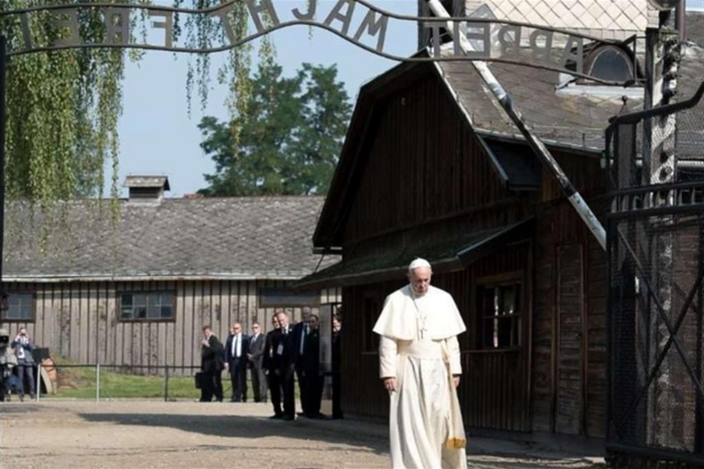 Papa Francesco ad Auschwitz nel 2016