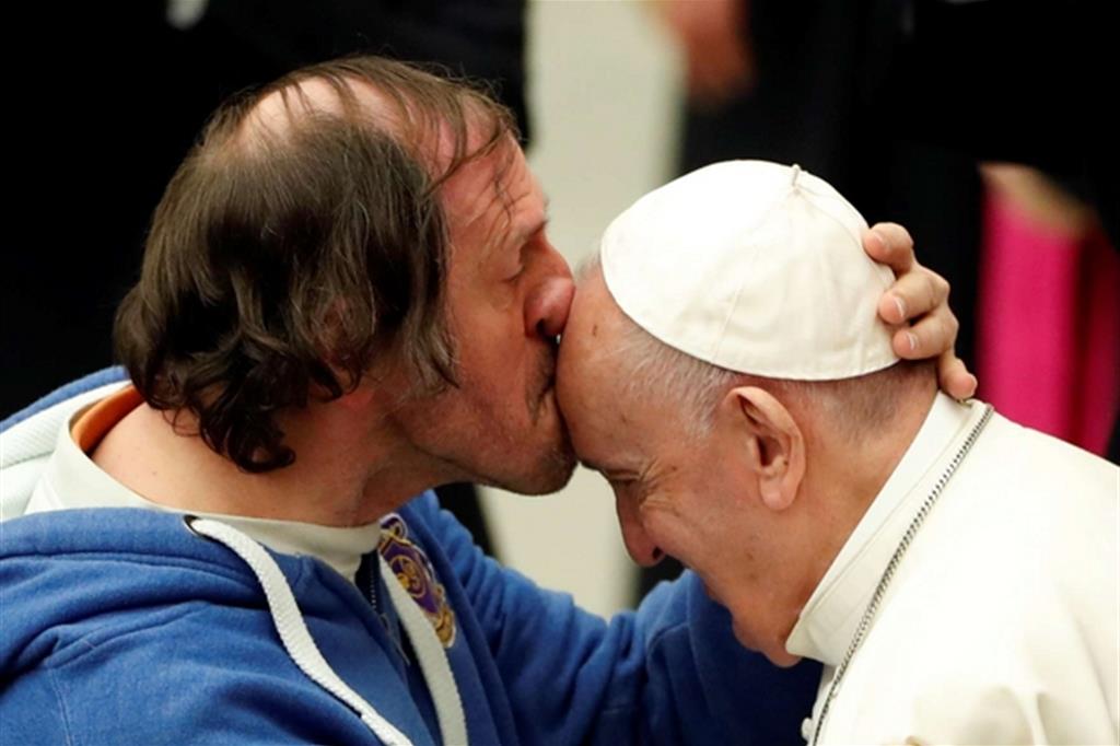 Il Papa: con la mitezza conquistiamo il cuore del fratello