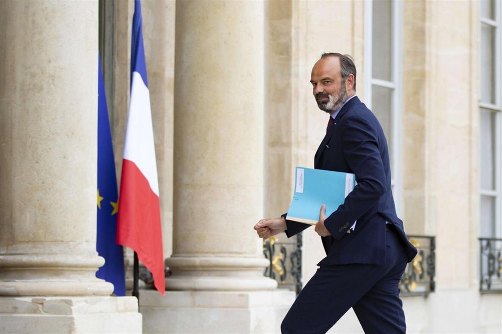 Il premier francese Edouard Philippe ha presentato stamani le dimissioni dopo l'esito delle elezioni comunali di domenica scorsa