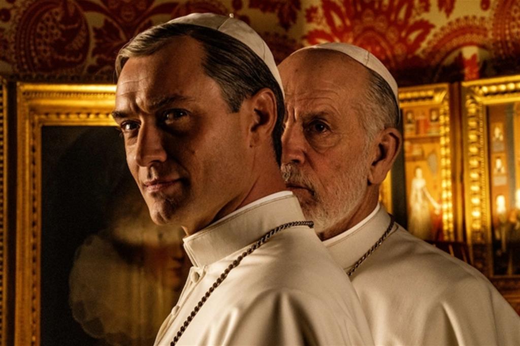 Jude Law e John Malkovich sono i due Papi di Sorrentino in "The New Pope" di Sky