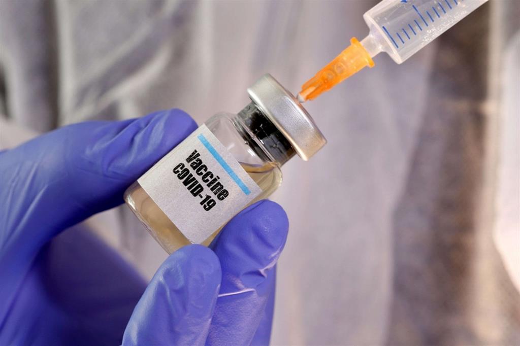 Vaccino, testare il virus su soggetti sani è il nodo etico