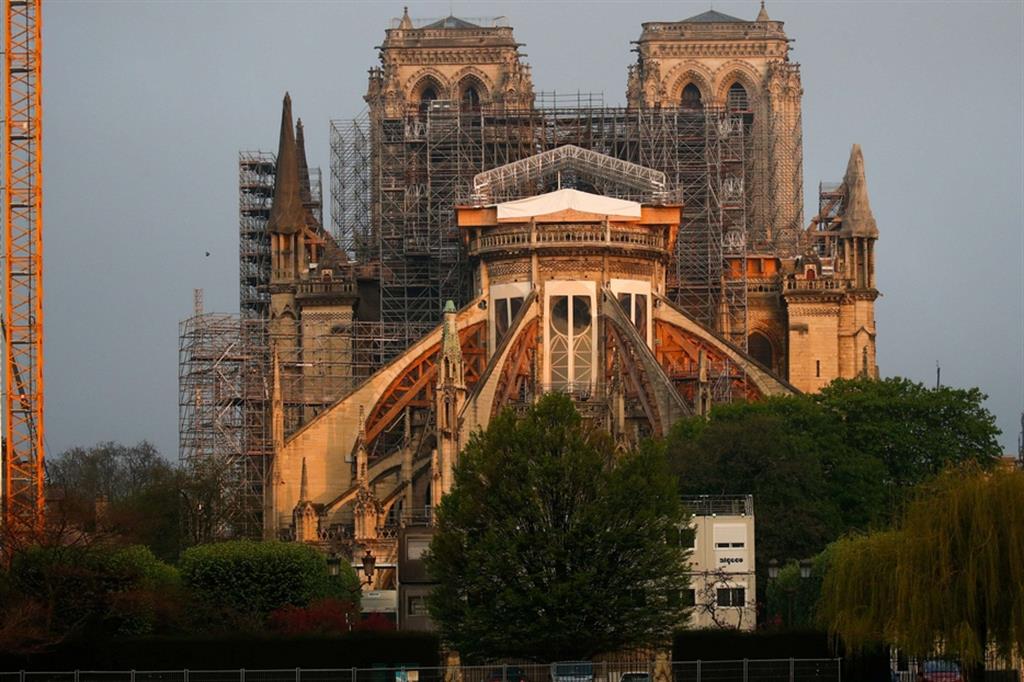 La Basilica di Notre Dame con i ponteggi della ristrutturazione