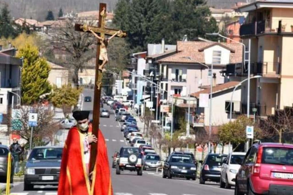 La Via Crucis di don Roberto a Soveria Mannelli
