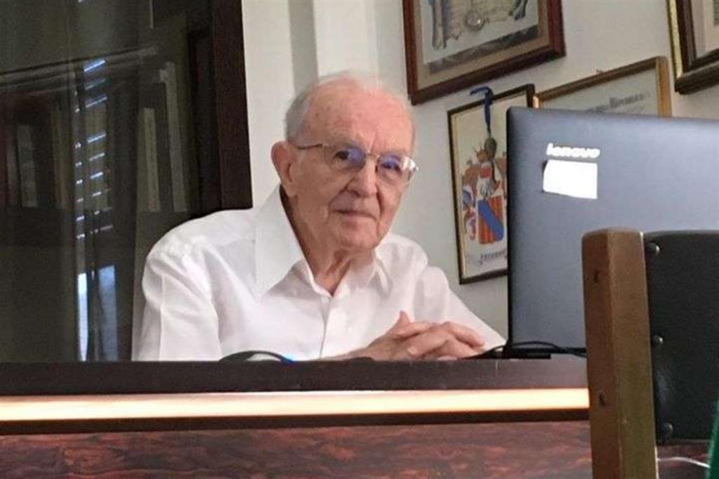 A 96 anni Giuseppe è il neolaureato più anziano di Italia