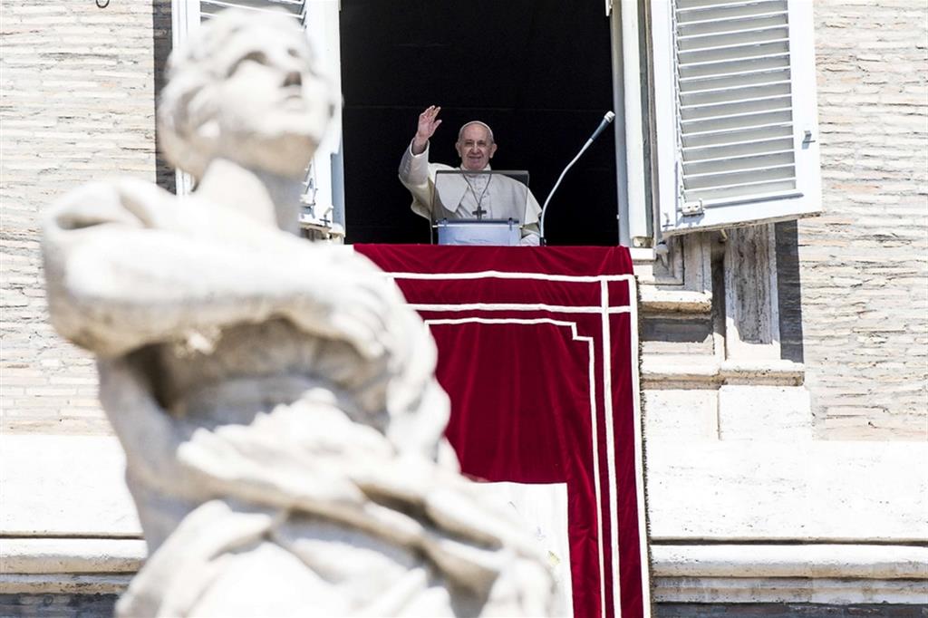Il Papa: «Dio ci chiederà conto di tutte le vittime dei viaggi della speranza»