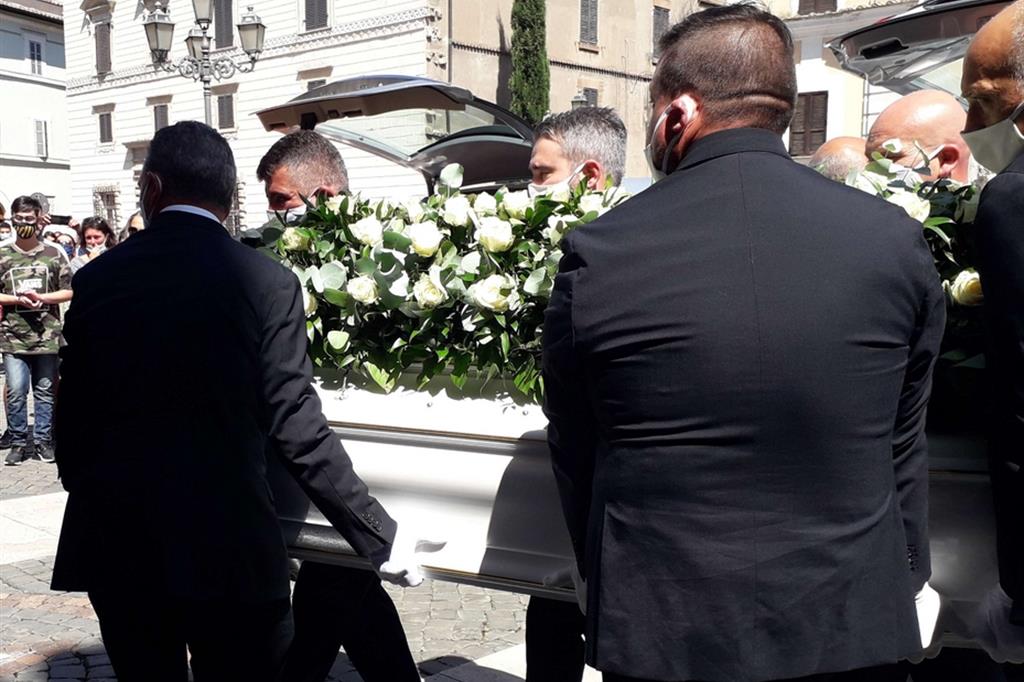 I funerali di Flavio e Gianluca. Don Andreani: un'ingiustizia la loro morte