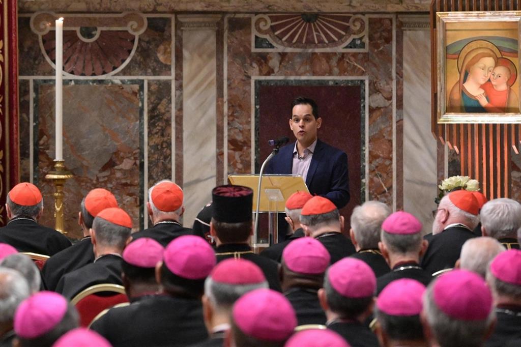Il racconto di una vittima di abusi parla durante il summit in Vaticano dedicato a "La protezione dei minori nella Chiesa", il 23 febbraio 2019