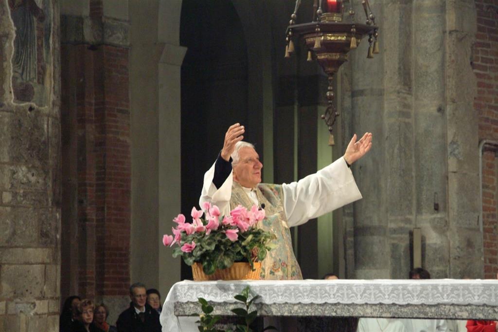 Don Pigi Perini è morto alle 5,30 di oggi, 19 novembre, nella canonica della parrocchia di Sant'Eustorgio a Milano – la comunità che custodisce le reliquie e il culto dei Magi – dov'era stato parroco dal 1977 al 2012 e dove continuava a risiedere e a prestare servizio.