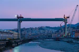 Sulla seconda maxi-campata, Genova "rivede" il suo ponte