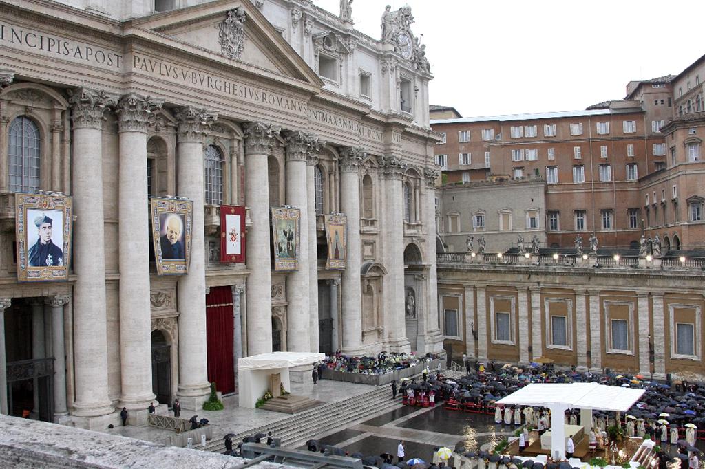 Un rito di canonizzazione presieduto in piazza San Pietro, il 5 giugno 2007, da papa Benedetto XVI