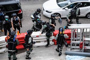Hong Kong, scontri e 180 arresti. Gli Usa minacciano sanzioni