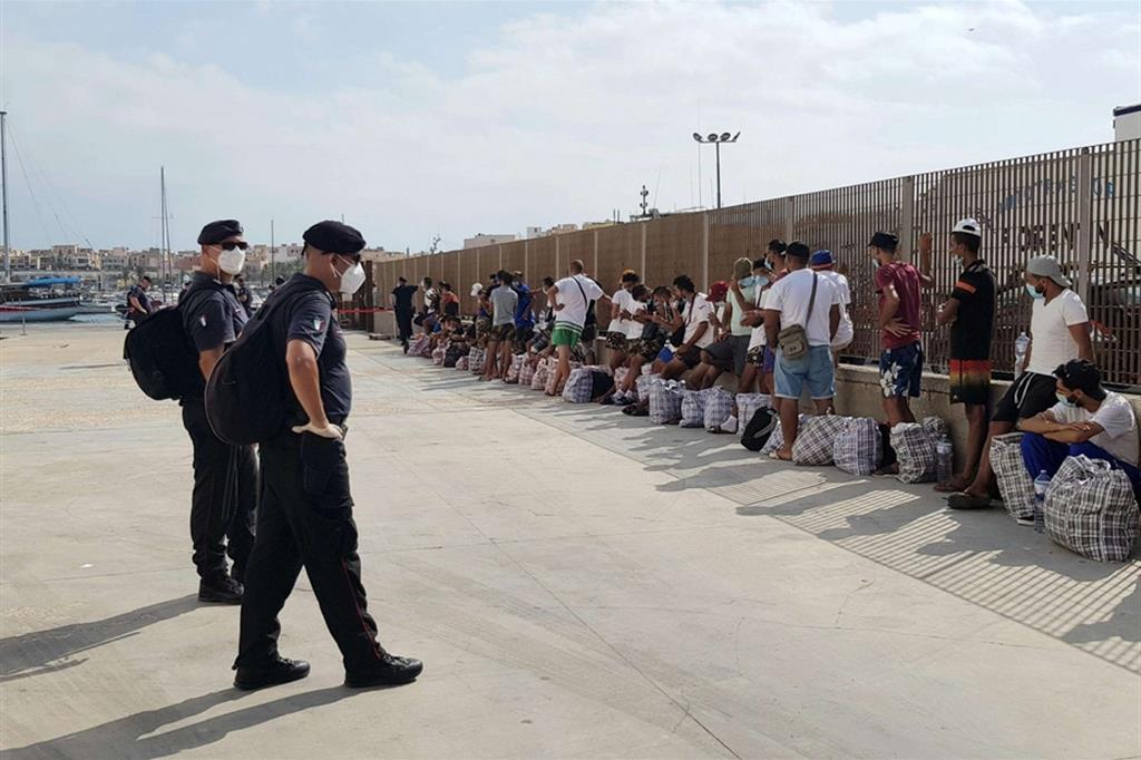 Trasferimento migranti da Lampedusa