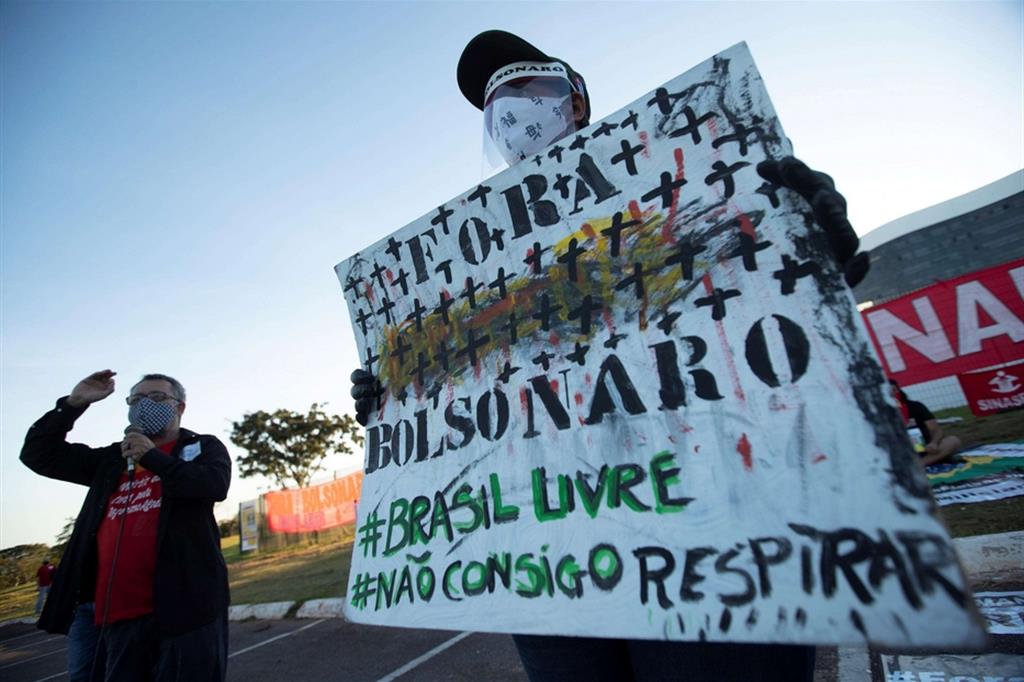 Dimostranti antigovernativi a Brasilia il 9 giugno