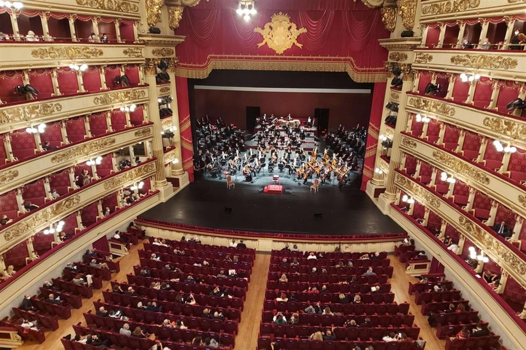Il Teatro alla Scala di Milano con il distanziamento fisico degli spettatori