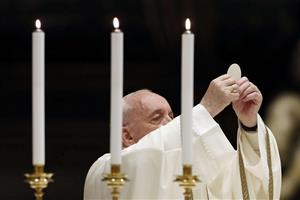 Il Papa: la Veglia Pasquale ci dona il diritto alla speranza e al coraggio