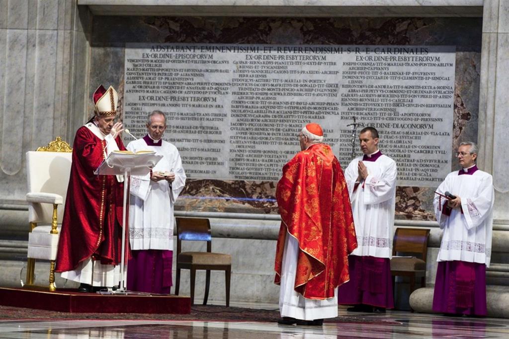 Il Papa: «Inutile e noioso lamentarsi del mondo»