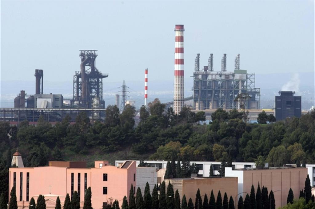 Ex Ilva di Taranto, la città chiede garanzie per salute e ambiente