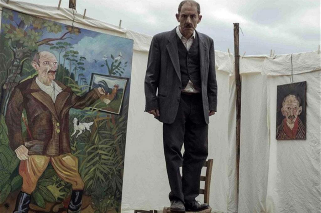 L'attore Elio Germano impersona Antonio Ligabue nel film di Giorgio Diritti sul pittore