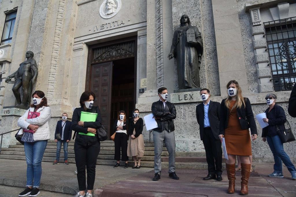 I parenti delle vittime di Covid19 in procura a Bergamo durante il Denuncia Day, il 10 giugno 2020