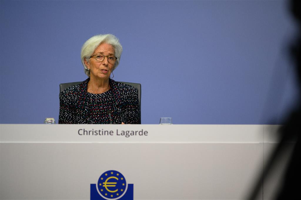 Christine Lagarde, presidente della Bce, oggi ha parlato in una sala stampa vuota con i giornalisti collegati via video