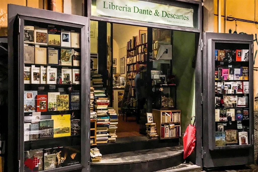 La vetrina della Libreria Dante & Descartes