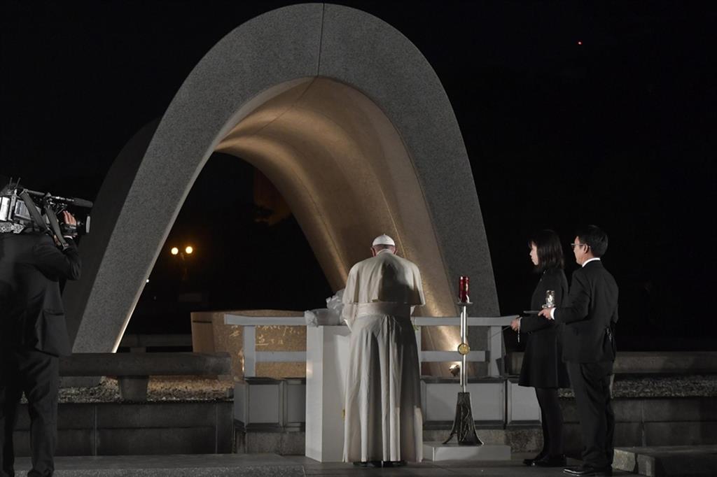 Papa Francesco lo scorso novembre al memoriale di Hiroshima