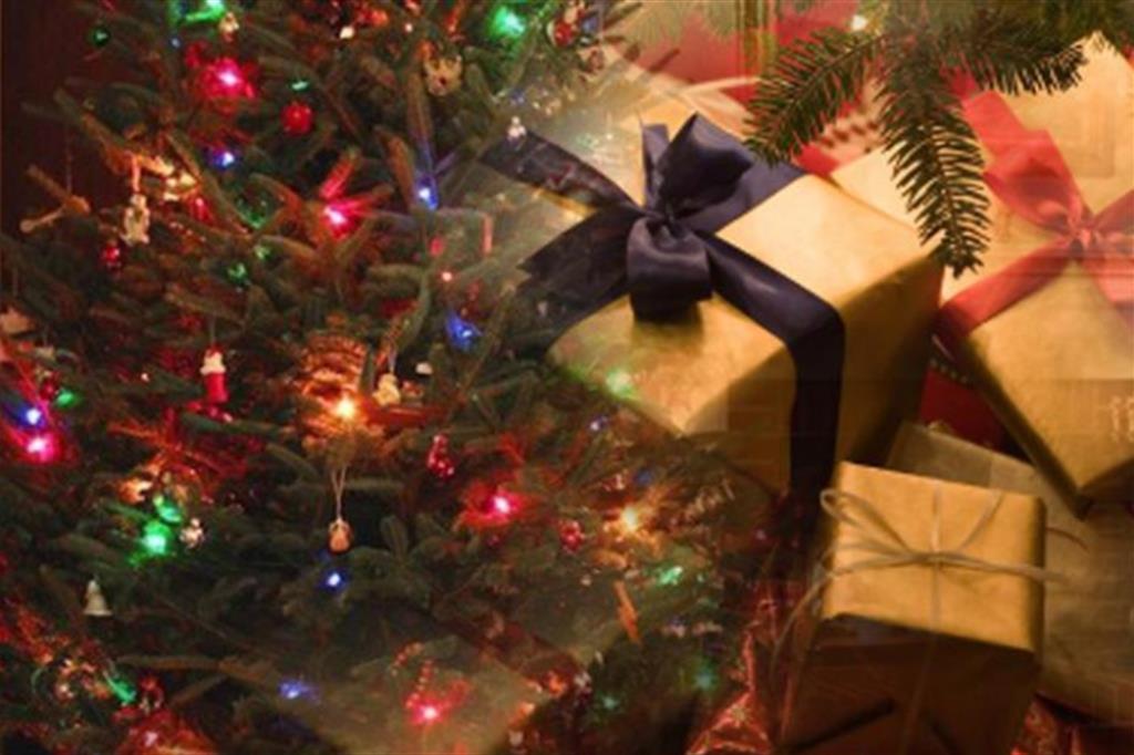 Nuova vita per i regali: 1 italiano su 3 "ricicla" un dono natalizio
