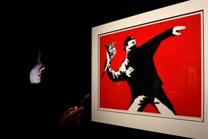 Banksy perde il copyright sul celebre "Flower Thrower"