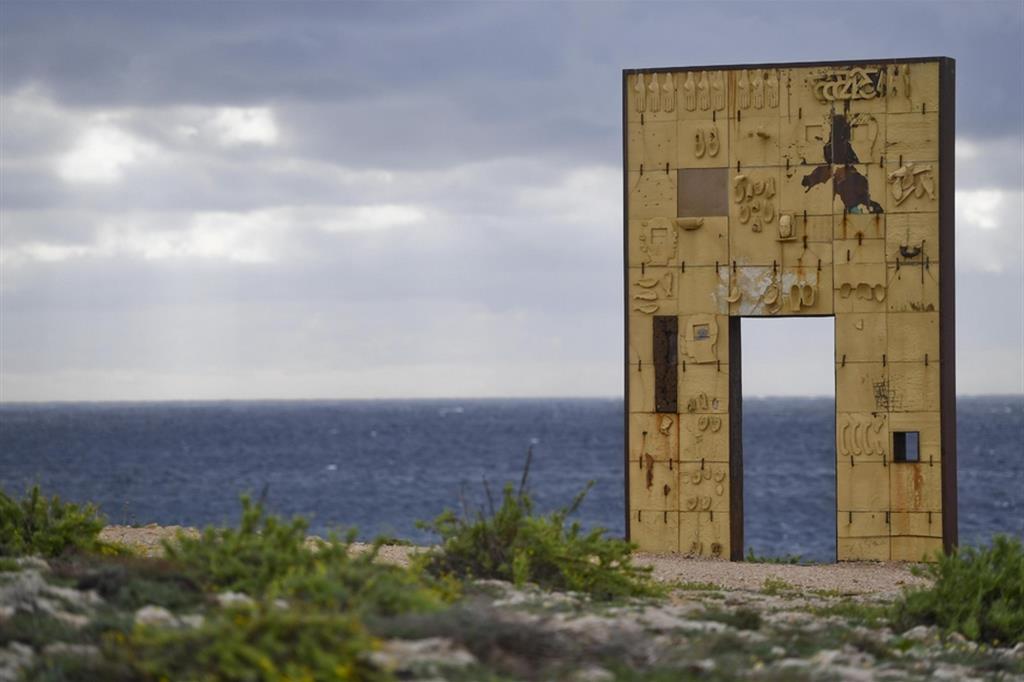 La Porta d'Europa, opera dell'artista Mimmo Paladino a Lampedusa