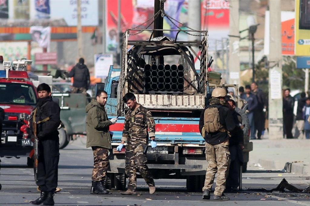 I tubi lanciamissili montati su un furgone e usati nel centro di Kabul per l'attacco