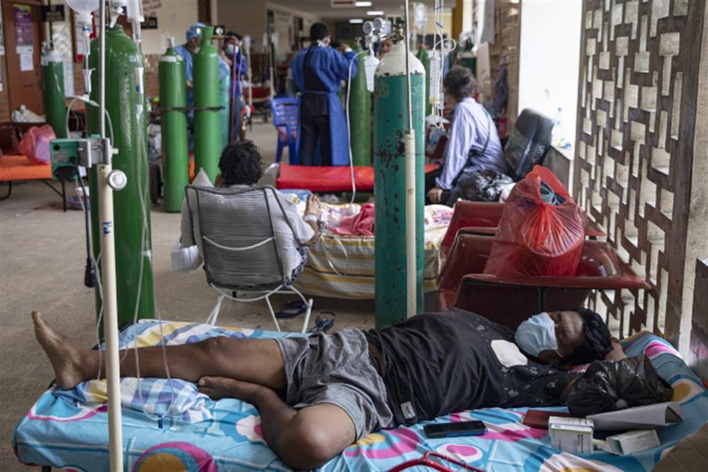 Uno dei due ospedali di Iquitos sovraffollato di malati