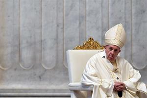 Papa Francesco: preti, medici, infermieri santi della porta accanto