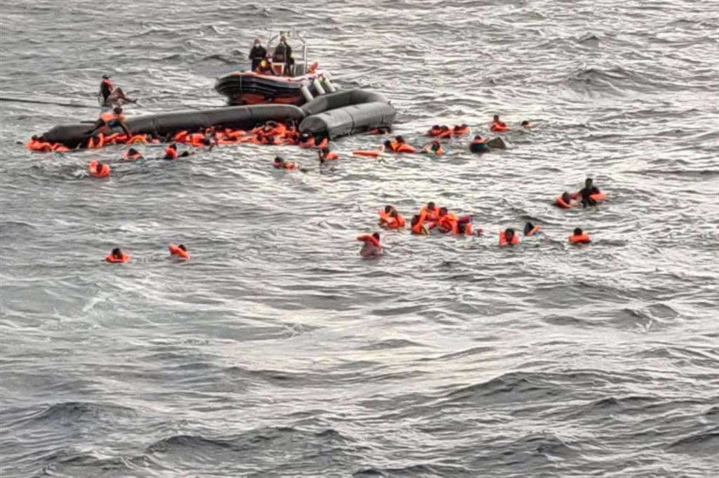 Un'immagine dal video diffuso dalla Ong Open Arms sul naufragio di mercoledì 11 novembre, in cui sono morte 6 persone. E tra loro il bambino Youssef di 6 mesi