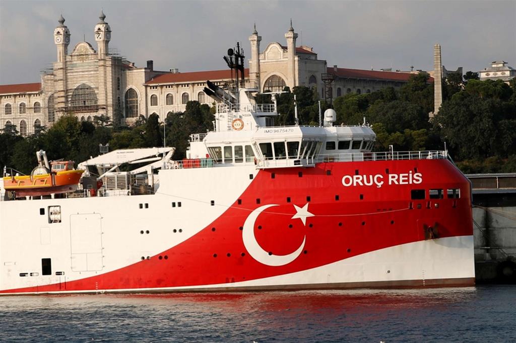 La Oruç Reis ancorata a Istanbul