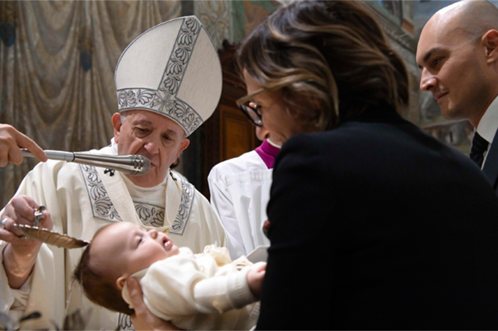Il Papa: è importante essere battezzati da bambini