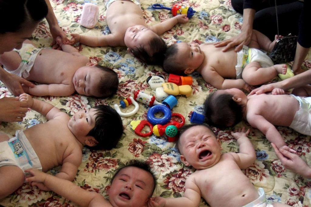 La Cina reclama i bebè «surrogati» rimasti all'estero per la pandemia