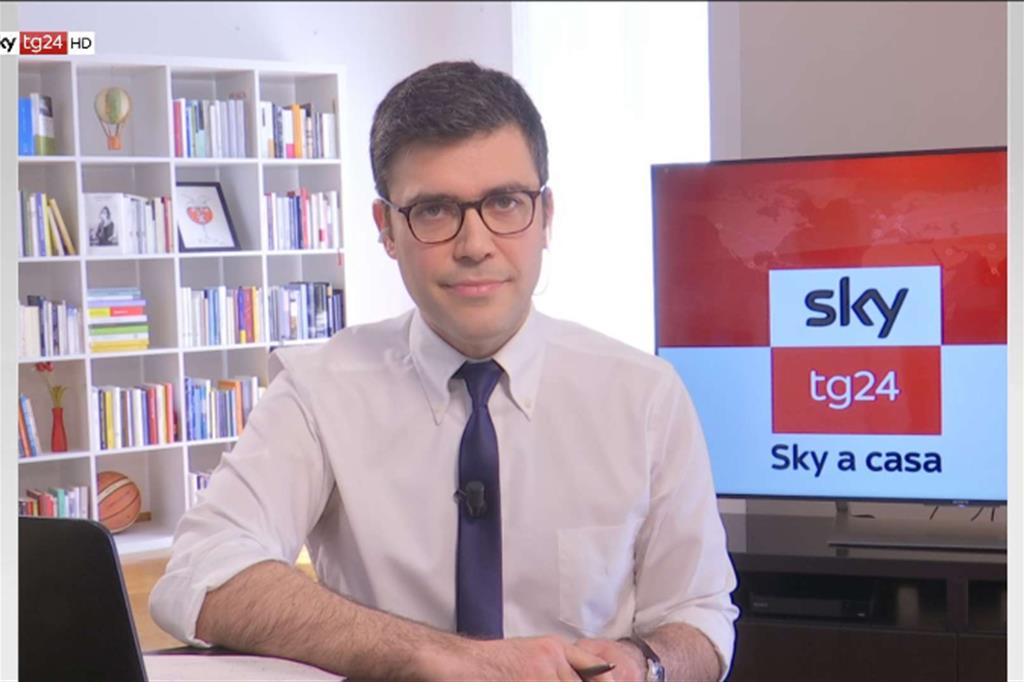 Fabio Vitale, mezzobusto di Sky Tg24, dallo studio di casa dove va in onda l’edizione del telegiornale delle 15.30