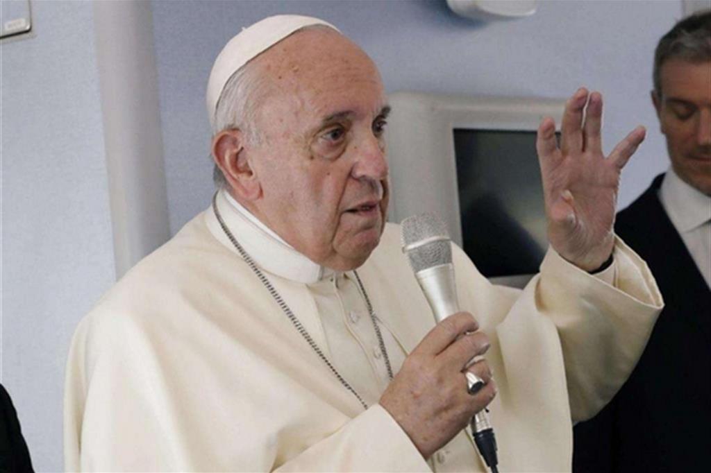 Il Papa: torniamo a raccontare il bene, e il bello che ci abita