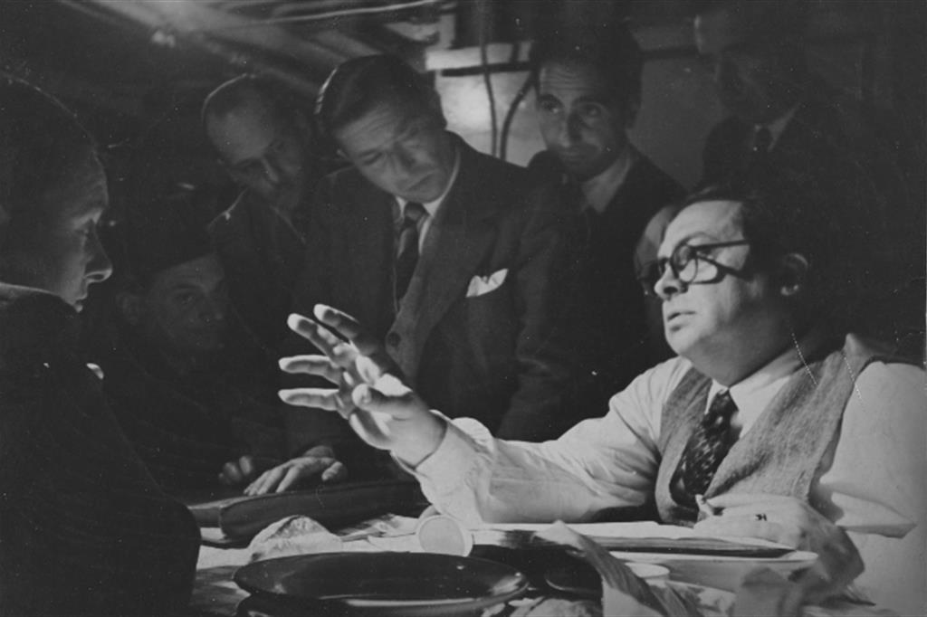 Aldo Fabrizi sul set del suo primo film da regista "Emigrantes" del 1948