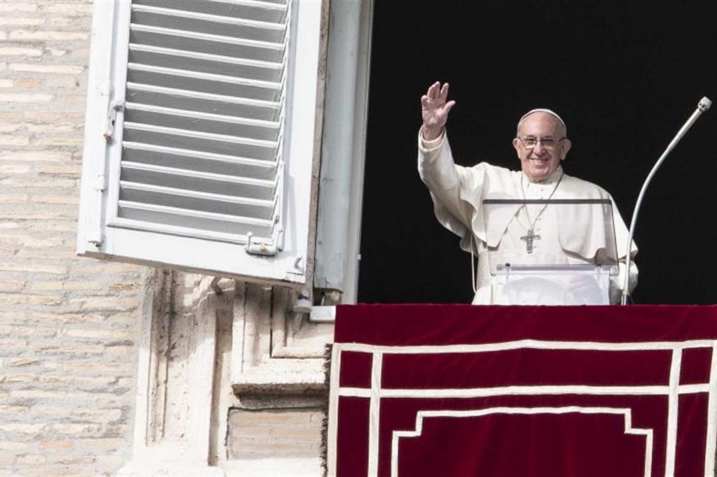 L'invito del Papa a pagare le tasse: «E' un dovere»