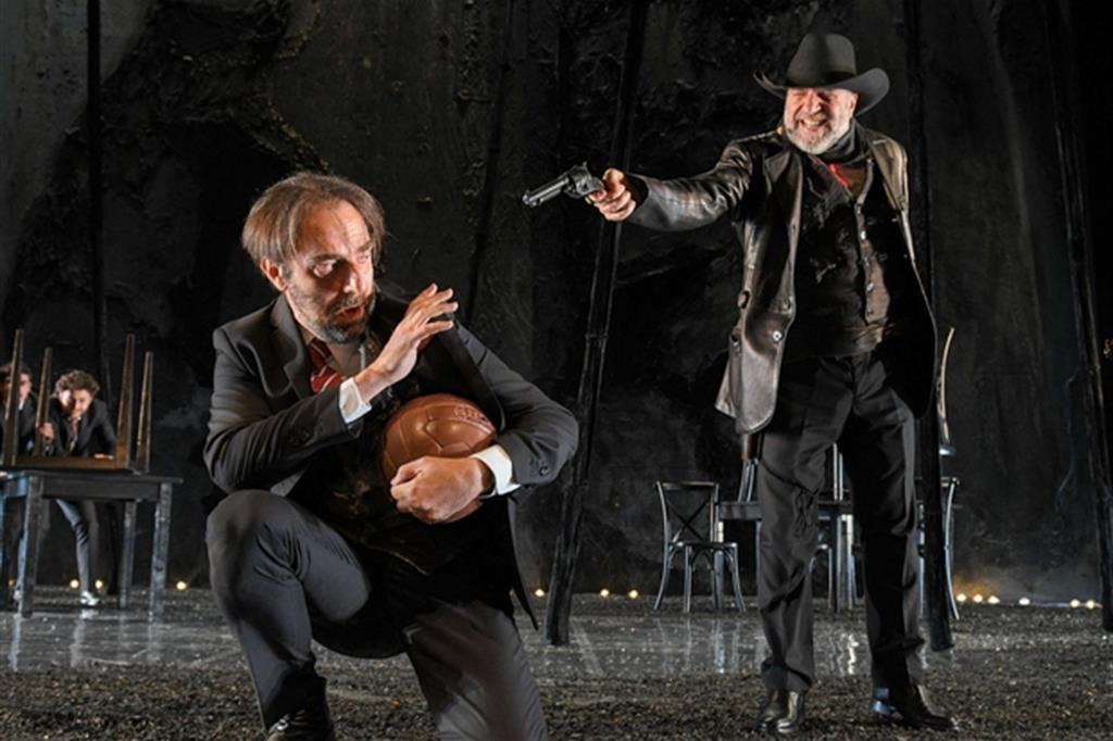 L’attore Neri Marcorè in un momento dello spettacolo “Tango del calcio di rigore” al Teatro Brancaccio di Roma