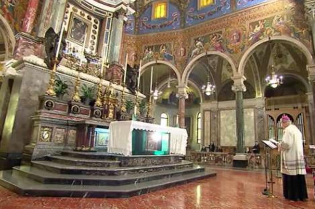 Il Rosario recitato nella Basilica di Pompei