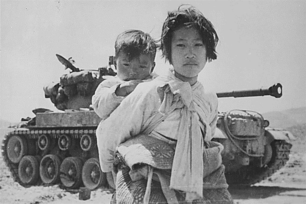 Profughi in fuga dall’invasione nordcoreana iniziata il 25 giugno 1950