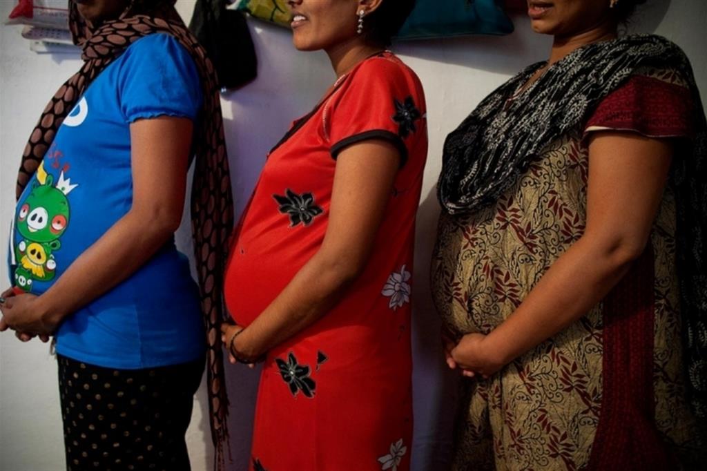 La maternità surrogata in India