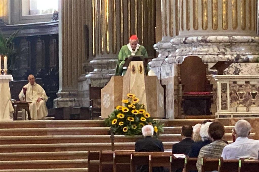 Il cardinale Zuppi alla Messa di suffragio, in prima fila il presidente Mattarella