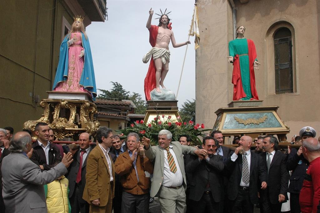 Una processione in Calabria. La Chiesa vuole proteggere la devozione popolare da infiltrazioni criminali