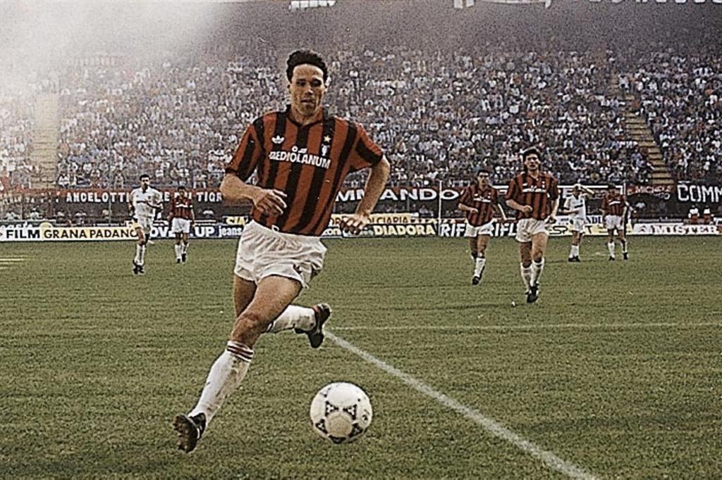 Marco Van Basten, classe 1964, al Milan dal 1987 al ’95: ha vinto 4 scudetti 3 Coppe dei Campioni e tre volte Pallone d’Oro