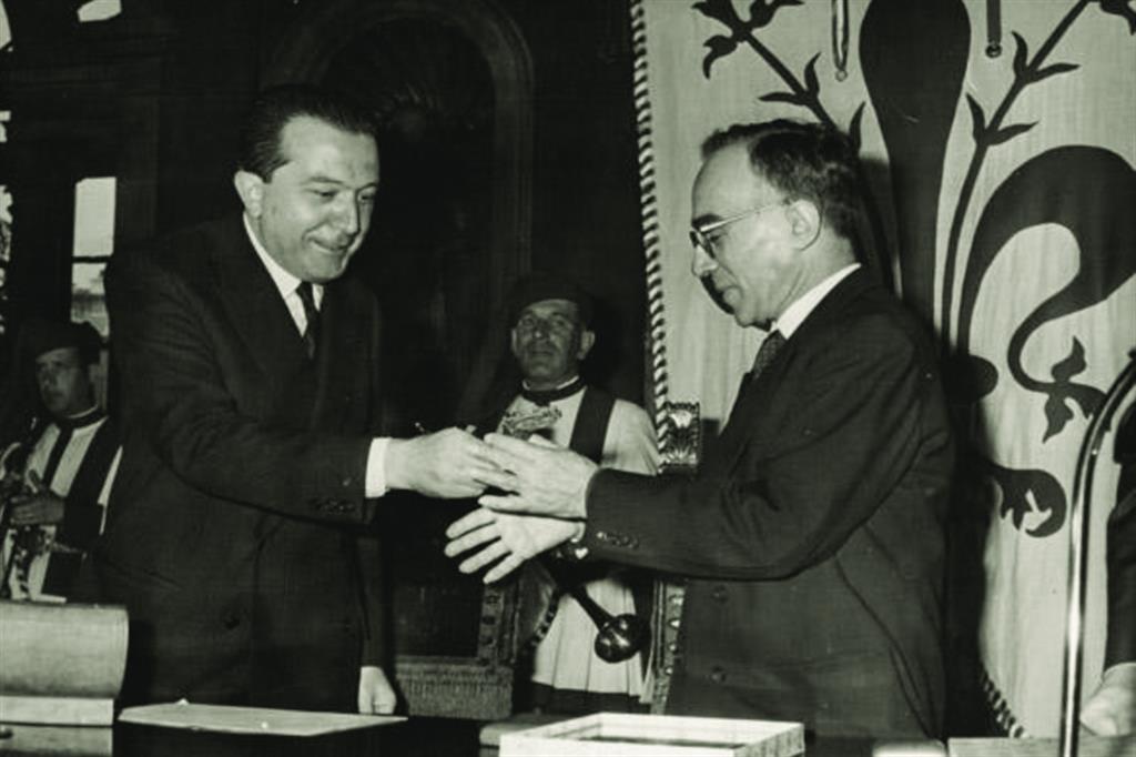 Giulio Andreotti, a sinistra, con Giorgio La Pira sindaco di Firenze