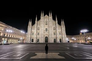 La vita sospesa (e segreta) di una Milano mai vista così